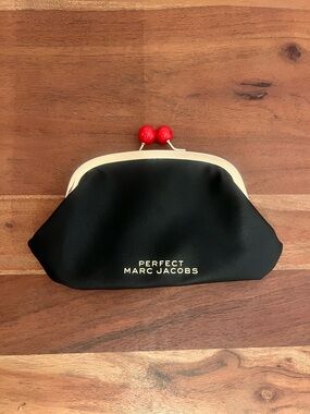 Authentic Marc Jacobs Perfect Fragrance Collection Black Coin Poutch